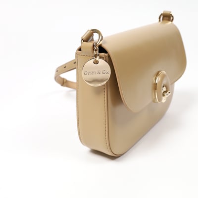 真皮造型扣環方包3