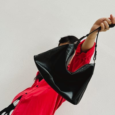 VegTa牛皮空氣雕塑軟包-墨黑1