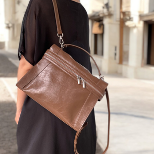 漫旅多用真皮梯形包8