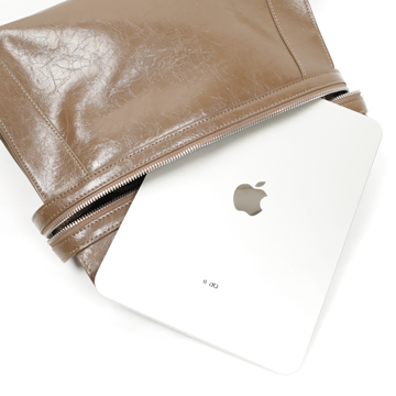 漫旅多用真皮梯形包5