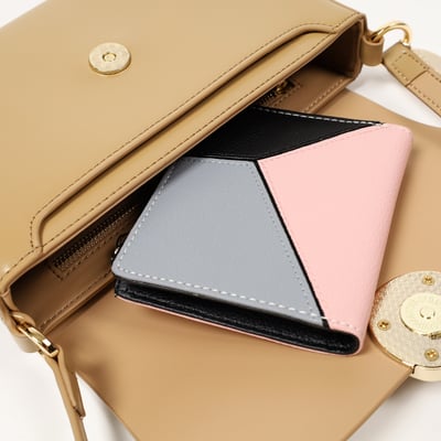 真皮造型扣環方包4