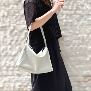 VegTa牛皮空氣雕塑軟包-雲白15