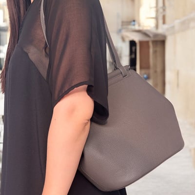 Urban Arc 真皮都會弧形肩背包1