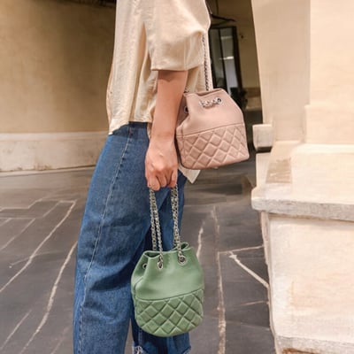 真皮菱格鍊帶水桶包-雙色1