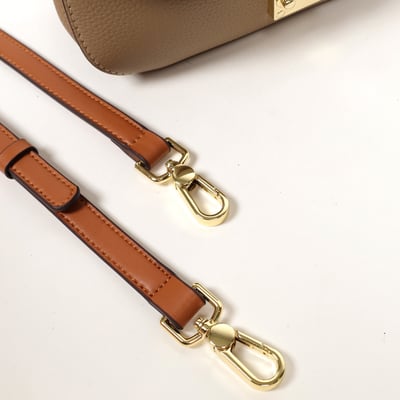 金扣真皮拚色提包6