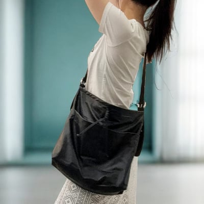 TRueSo 觸柔牛皮綁結肩包-黑色5