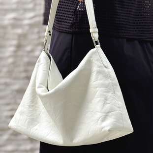 VegTa牛皮空氣雕塑軟包-雲白14