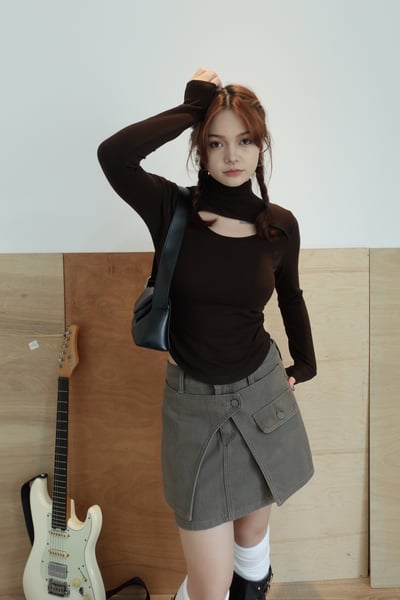 B05 設計感挖胸高領上衣6