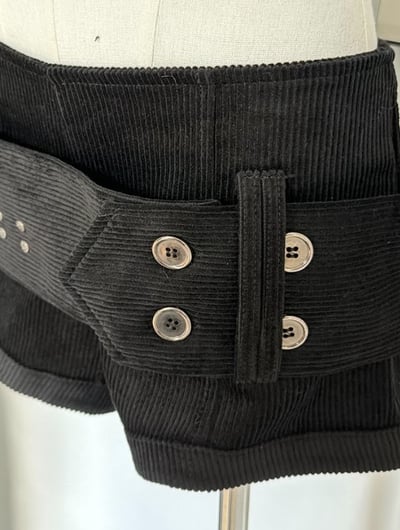 B11 雙釦燈心絨斜裁短褲8