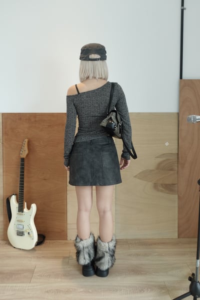 B04 皮帶釦印花上衣6