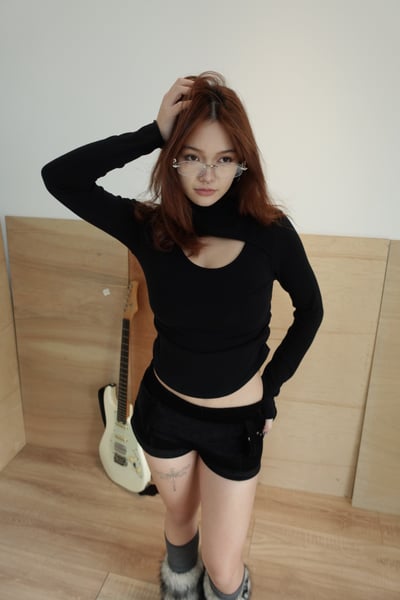 B05 設計感挖胸高領上衣5