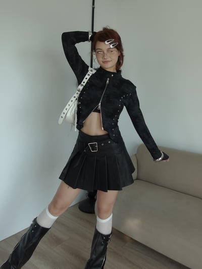 卯釘字母拉鍊上衣2