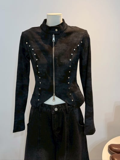 卯釘字母拉鍊上衣10