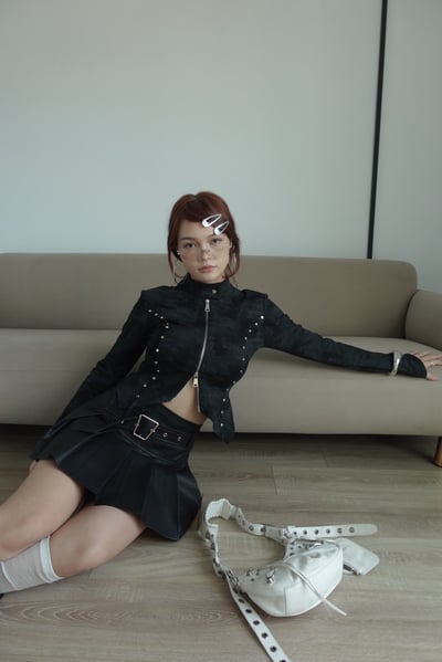 卯釘字母拉鍊上衣4