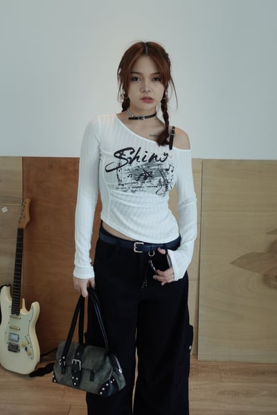 B04 皮帶釦印花上衣4