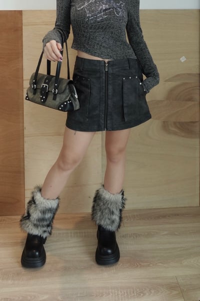 B18 朋克紋理釘釦皮裙3