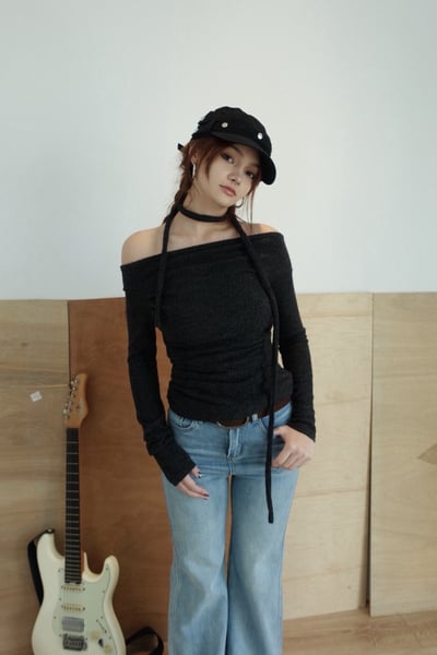 B02 繞脖一字上衣1