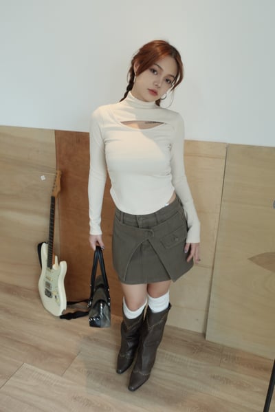 B05 設計感挖胸高領上衣8