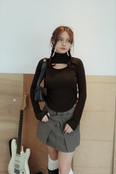 B05 設計感挖胸高領上衣7