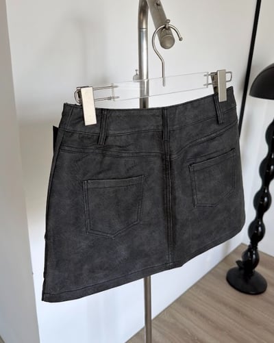 B18 朋克紋理釘釦皮裙11