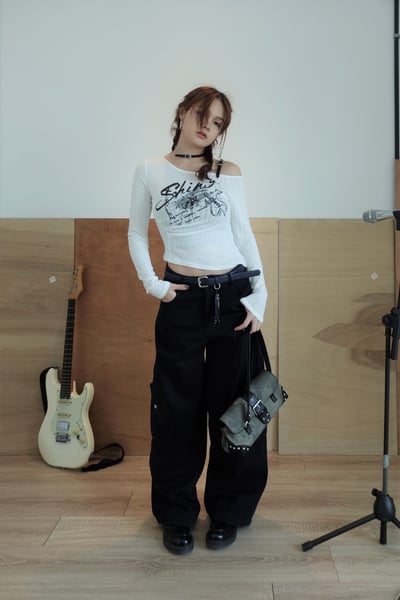 B04 皮帶釦印花上衣9