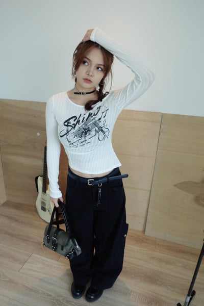 B04 皮帶釦印花上衣2