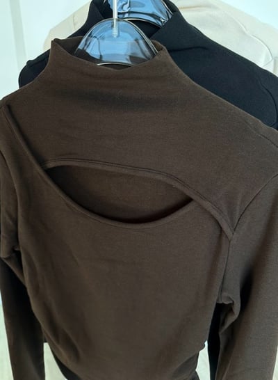 B05 設計感挖胸高領上衣18