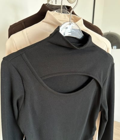 B05 設計感挖胸高領上衣14