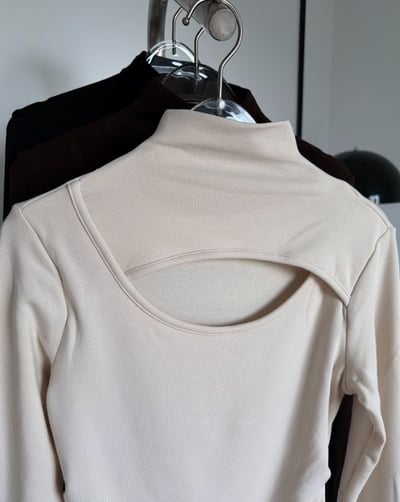 B05 設計感挖胸高領上衣20