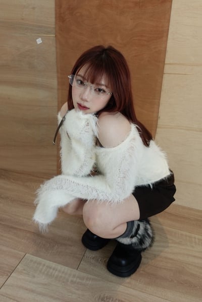 不規則鬚邊皮扣針織衫3