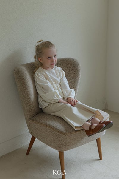 蕾絲領長袖上衣 (2色)10