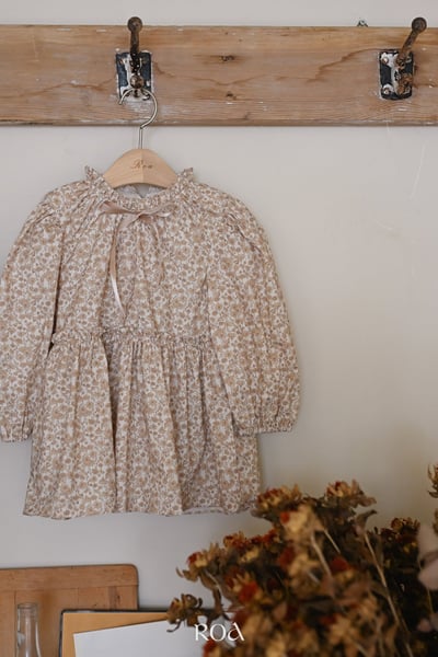 碎花摺邊長袖洋裝 (2色)6