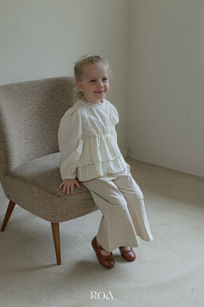 蕾絲領長袖上衣 (2色)11