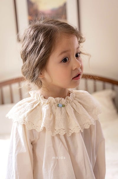 奶油蕾絲領長袖上衣4