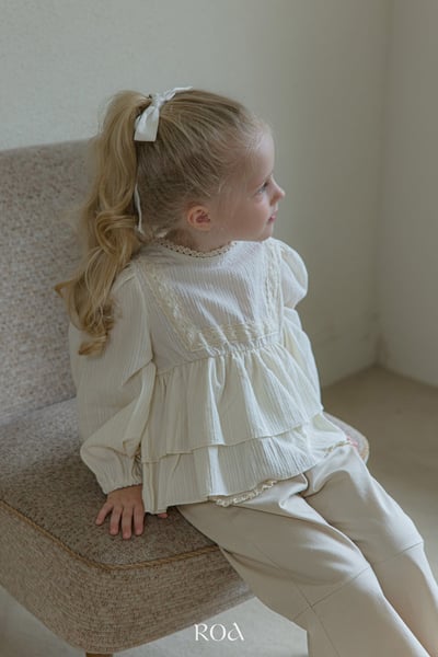 蕾絲領長袖上衣 (2色)12