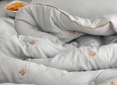 四季被｜刺繡熊熊蝴蝶結 (天絲)2