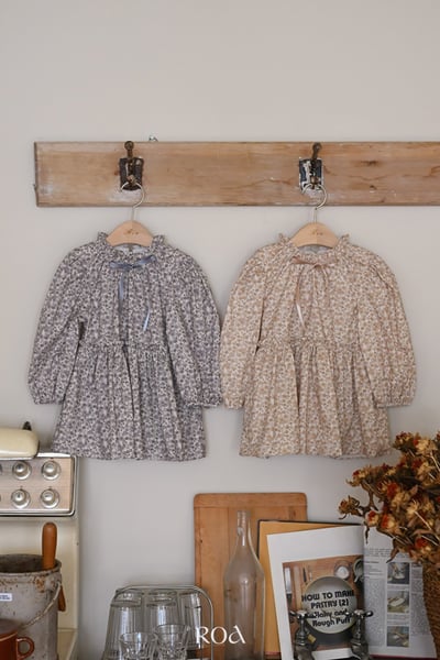 碎花摺邊長袖洋裝 (2色)7