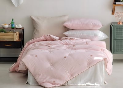 四季被｜刺繡熊熊蝴蝶結 (天絲)3