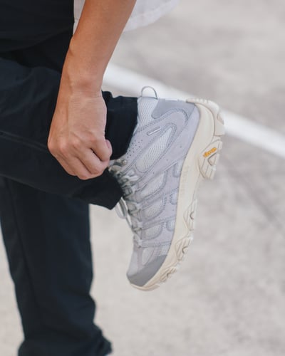 Merrell Moab 3 Mid Waterproof 防水輕量登山健行鞋 男/女款 淺灰色14