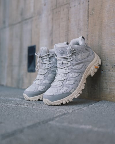 Merrell Moab 3 Mid Waterproof 防水輕量登山健行鞋 男/女款 淺灰色9