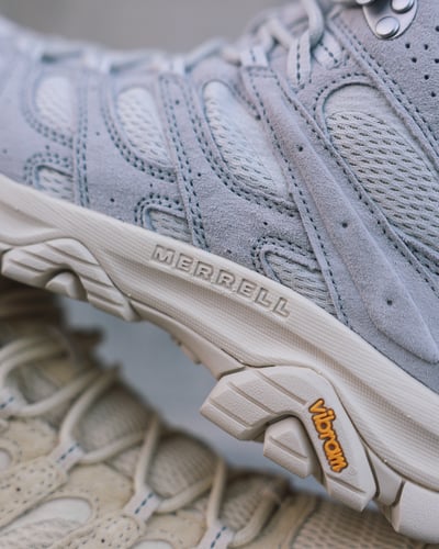 Merrell Moab 3 Mid Waterproof 防水輕量登山健行鞋 男/女款 淺灰色10