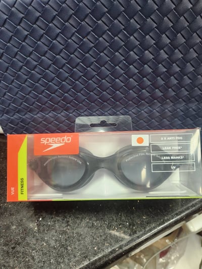 Speedo 成人運動泳鏡 Vue 黑6
