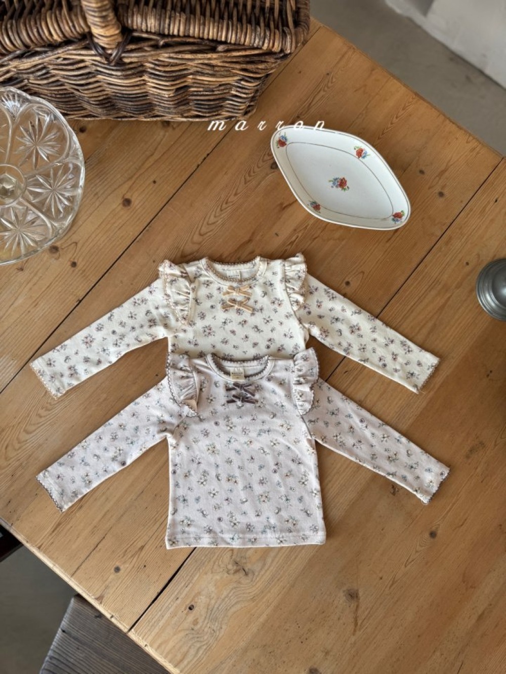 Marron 02｜(1y-6y) 碎花荷葉肩袖上衣