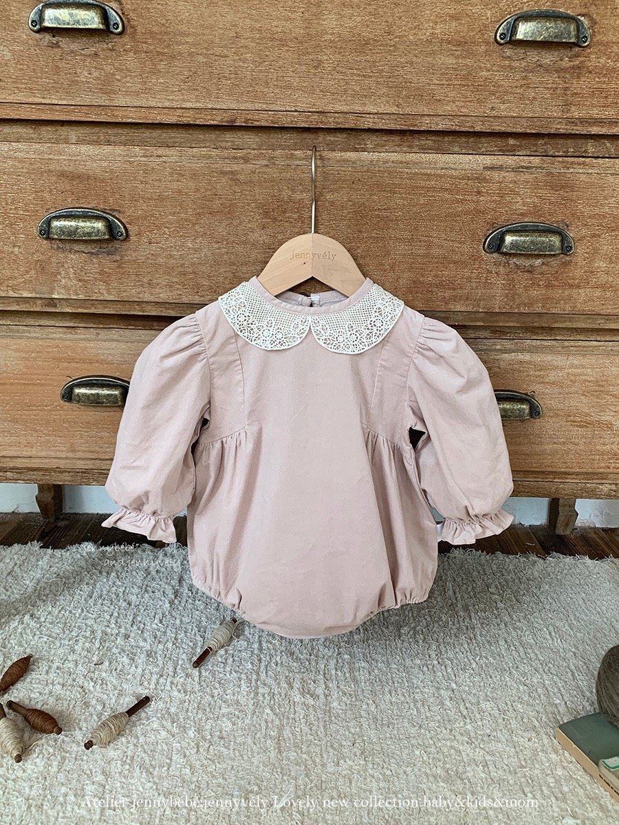 JE570｜(66-90cm) 簡約蕾絲領包屁衣