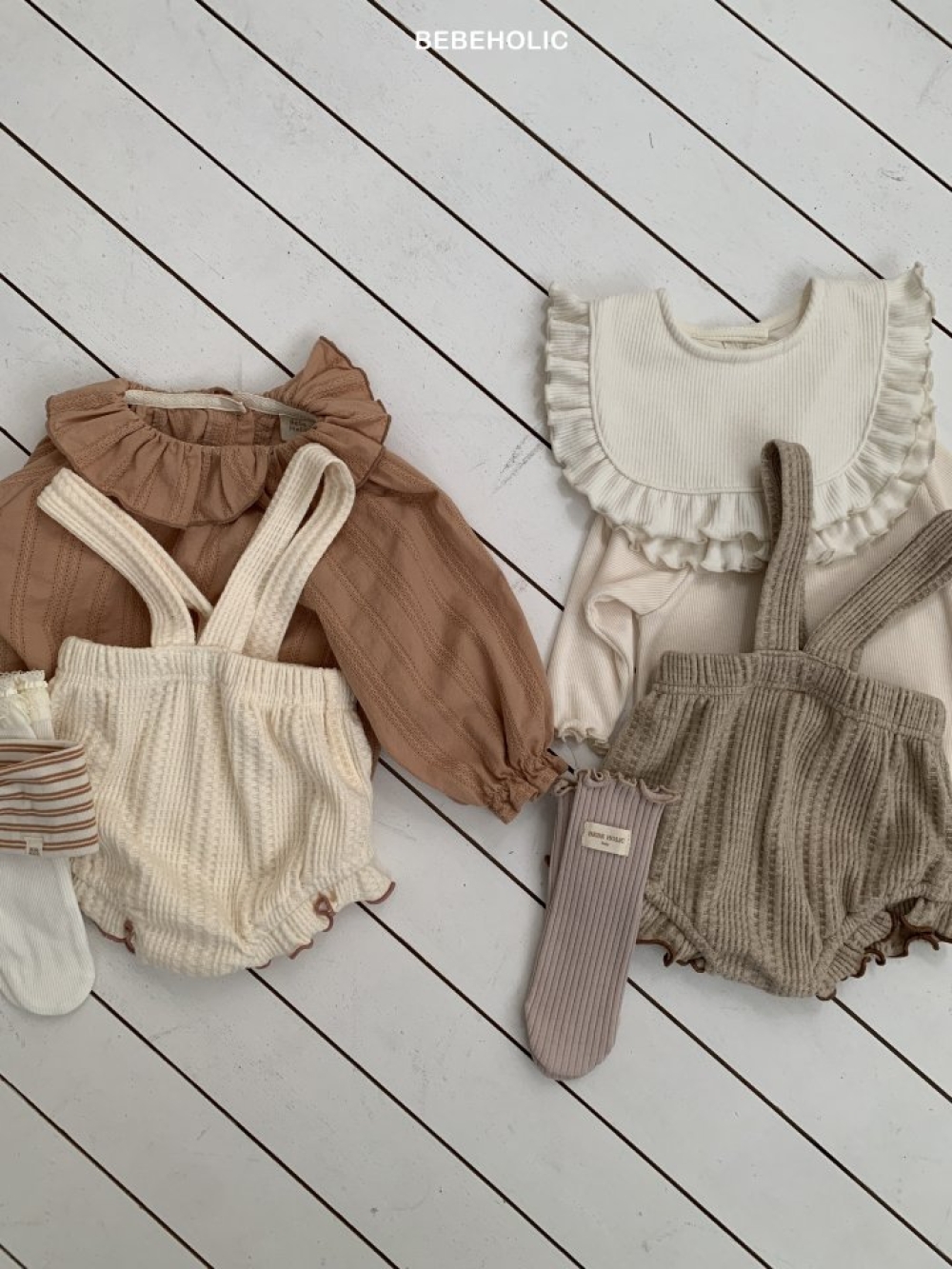 Bebe holic48｜(3m-18m) 壓紋吊帶滾邊包屁褲