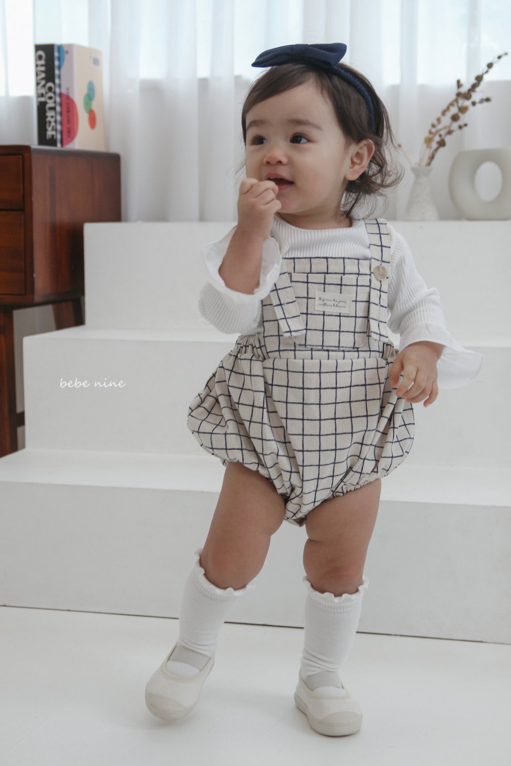 bebe nine27 (65-90) 2色格紋線條吊帶包屁褲