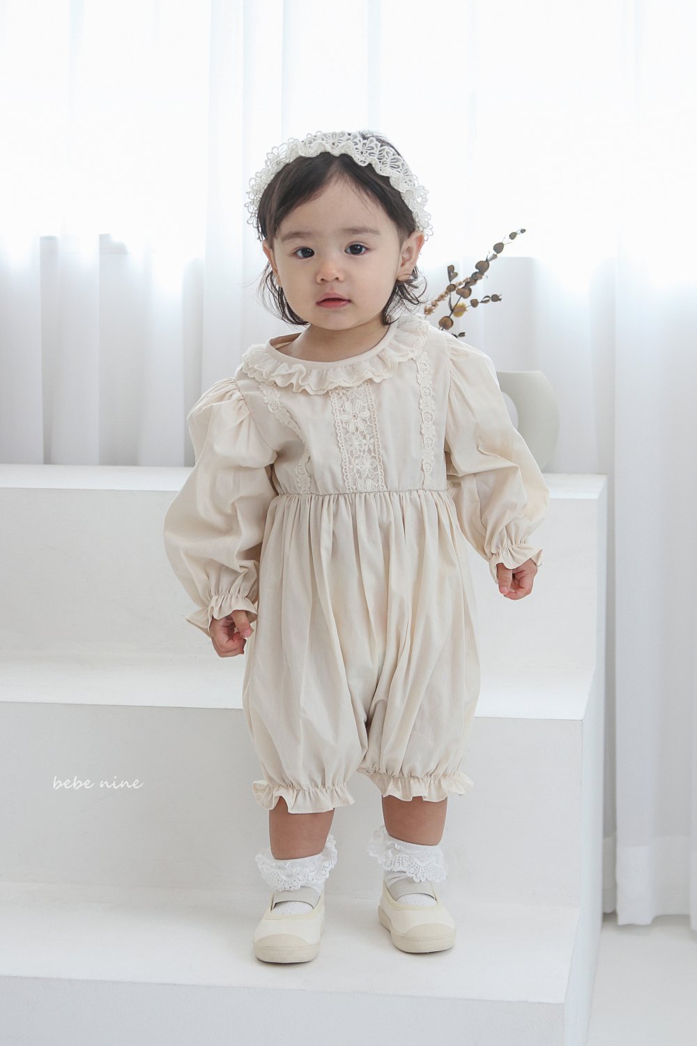 bebe nine11 (65-90) 2色荷葉蕾絲領連身衣