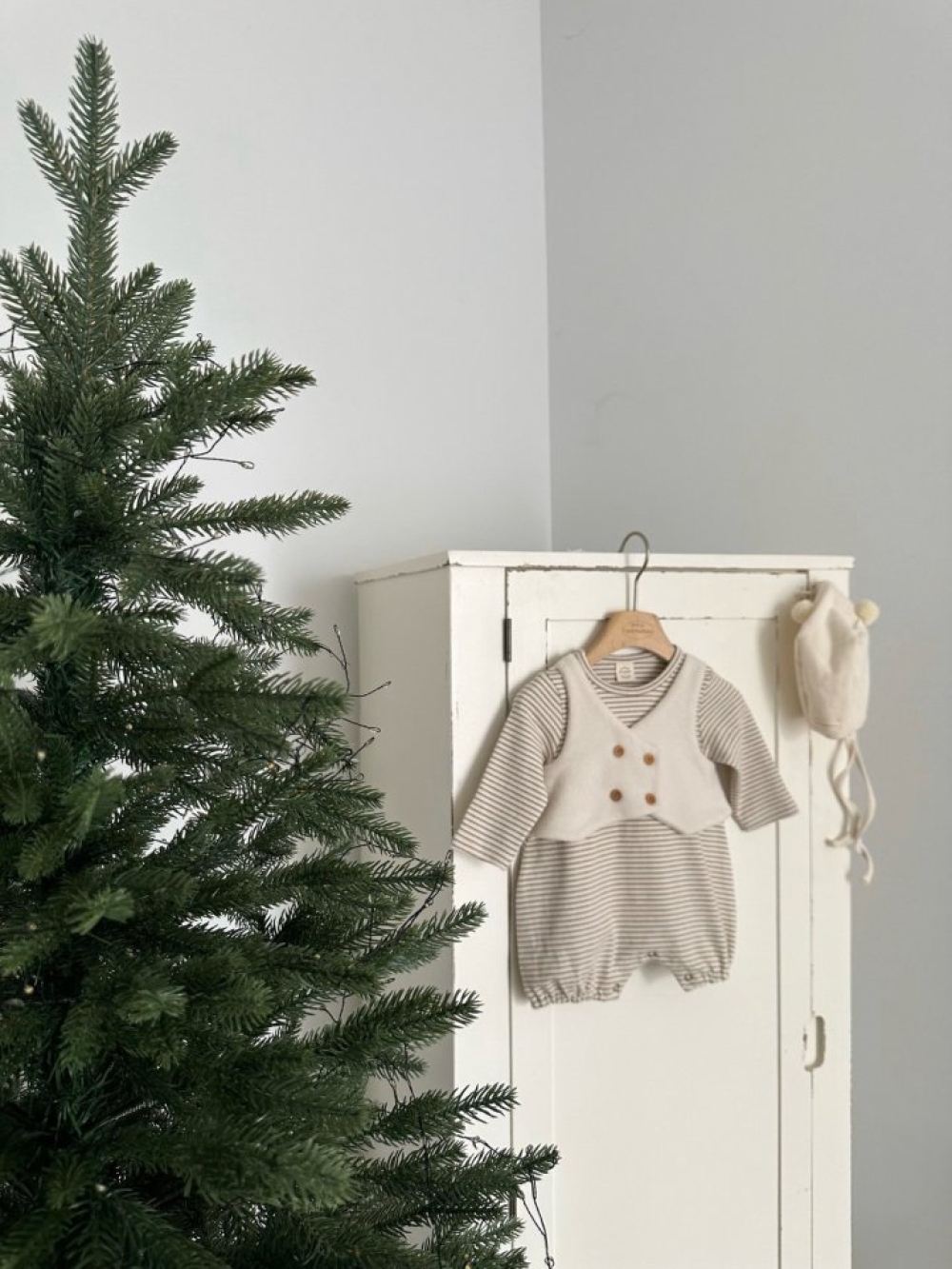 MONBEBE13｜(3m-24m) 紳士刷毛排扣背心條紋連身衣