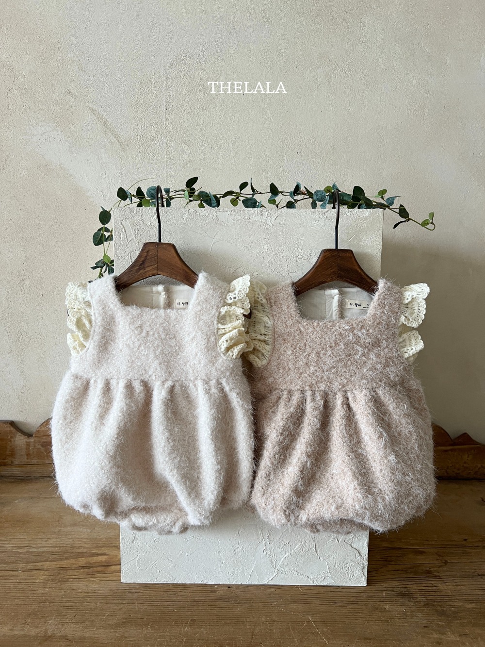 thelala18｜ (0m-18m) 毛毛蕾絲花邊袖背心包屁衣