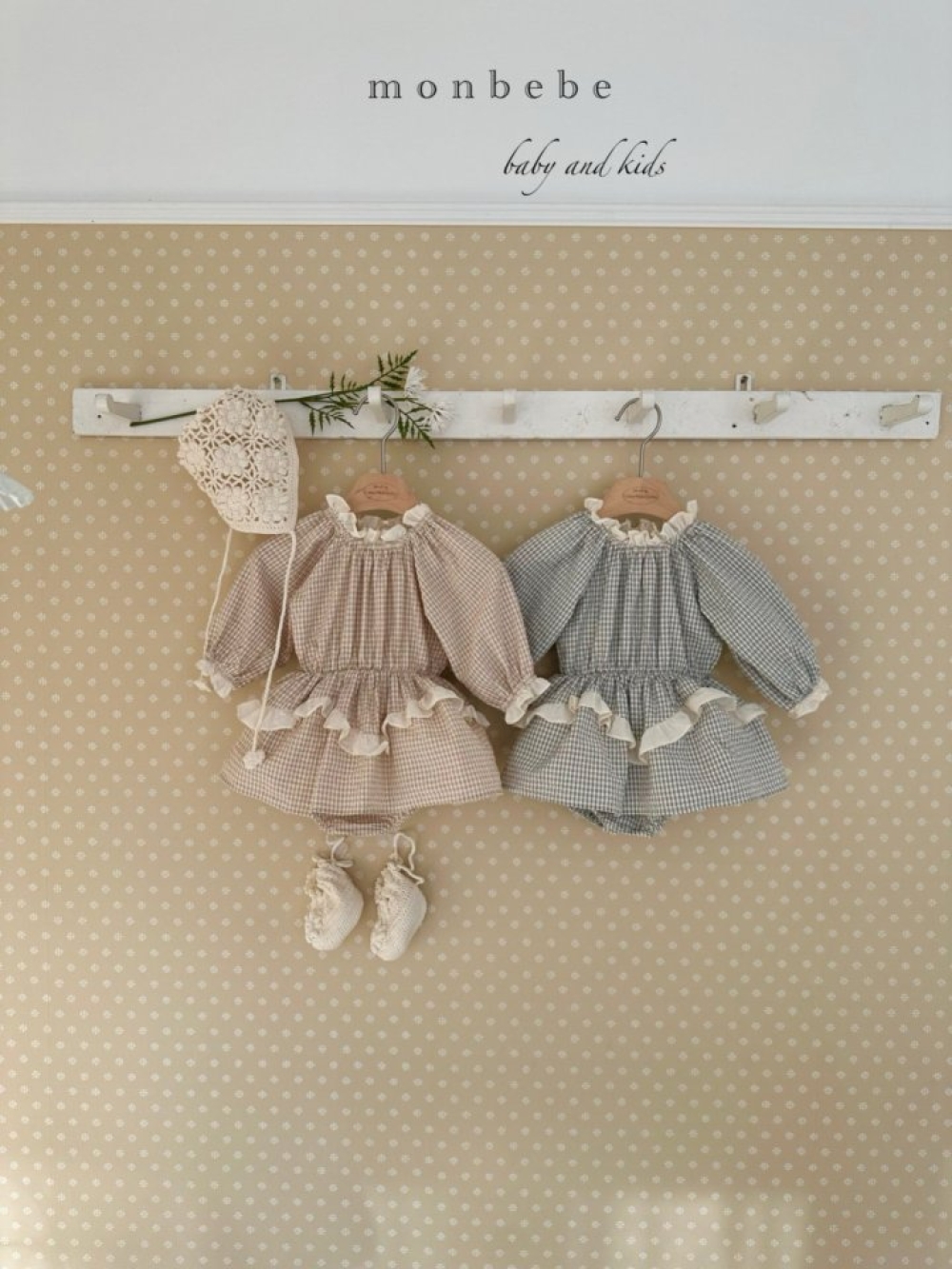 MONBEBE39｜(3m-24m) 格紋蕾絲滾邊洋裝包屁衣